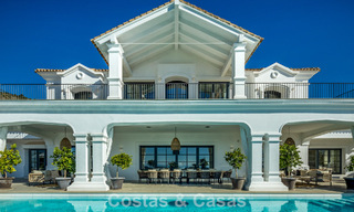 Villa de luxe méditerranéenne à l’architecture classique à vendre avec vue sur la mer au Marbella Club Resort à Benahavís 790342 