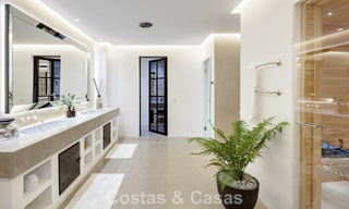 Villa de luxe méditerranéenne à l’architecture classique à vendre avec vue sur la mer au Marbella Club Resort à Benahavís 790345 