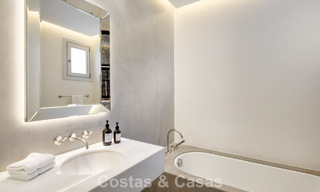 Villa de luxe méditerranéenne à l’architecture classique à vendre avec vue sur la mer au Marbella Club Resort à Benahavís 790355 