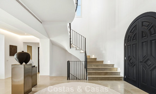 Villa de luxe méditerranéenne à l’architecture classique à vendre avec vue sur la mer au Marbella Club Resort à Benahavís 790358 