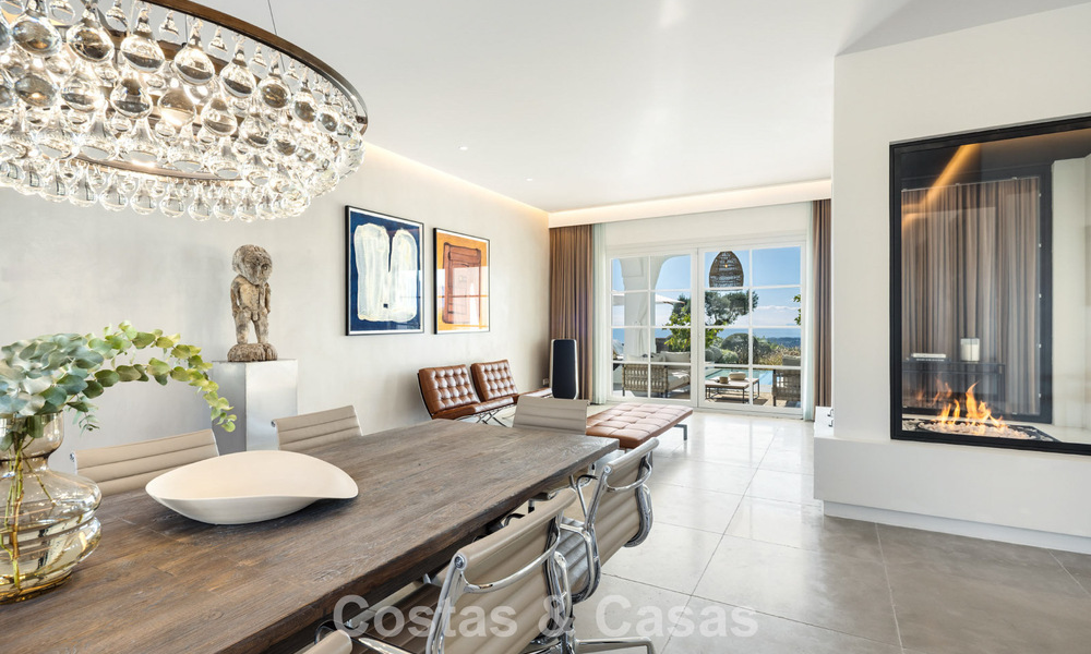 Villa de luxe méditerranéenne à l’architecture classique à vendre avec vue sur la mer au Marbella Club Resort à Benahavís 790360