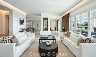 Villa de luxe méditerranéenne à l’architecture classique à vendre avec vue sur la mer au Marbella Club Resort à Benahavís 790362 