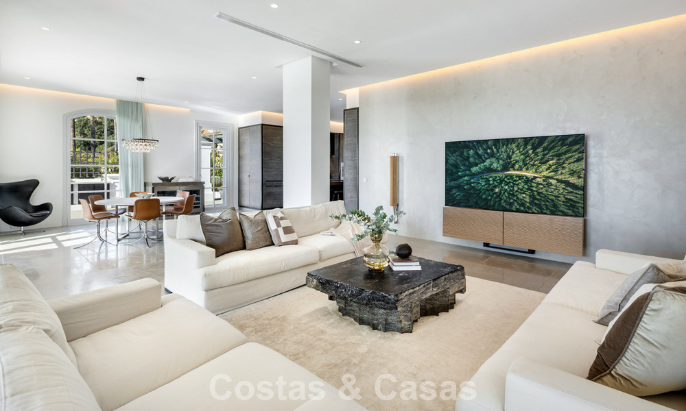 Villa de luxe méditerranéenne à l’architecture classique à vendre avec vue sur la mer au Marbella Club Resort à Benahavís 790363