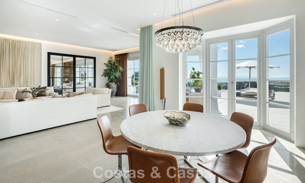 Villa de luxe méditerranéenne à l’architecture classique à vendre avec vue sur la mer au Marbella Club Resort à Benahavís 790364