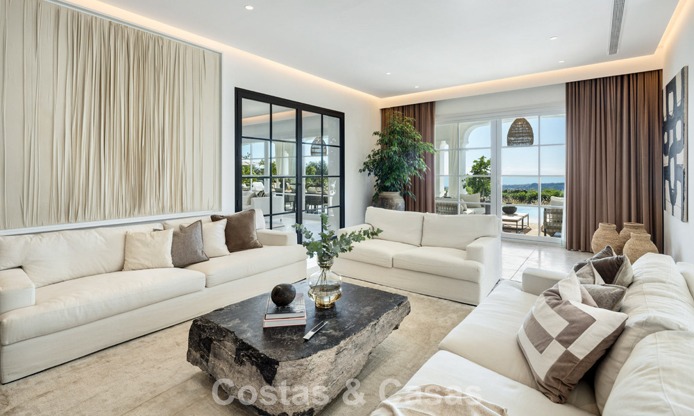 Villa de luxe méditerranéenne à l’architecture classique à vendre avec vue sur la mer au Marbella Club Resort à Benahavís 790365