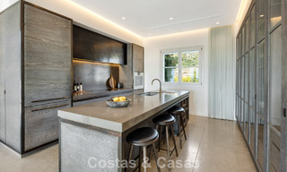 Villa de luxe méditerranéenne à l’architecture classique à vendre avec vue sur la mer au Marbella Club Resort à Benahavís 790366 