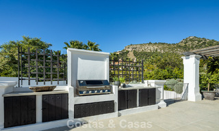 Villa de luxe méditerranéenne à l’architecture classique à vendre avec vue sur la mer au Marbella Club Resort à Benahavís 790370 