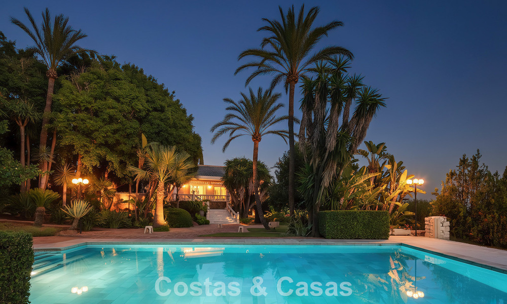 Domaine de style palais à l’architecture classique à vendre dans l’est de Marbella 790428