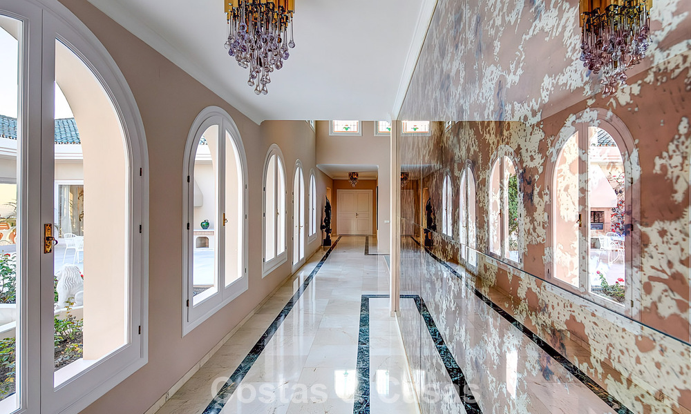Domaine de style palais à l’architecture classique à vendre dans l’est de Marbella 790451