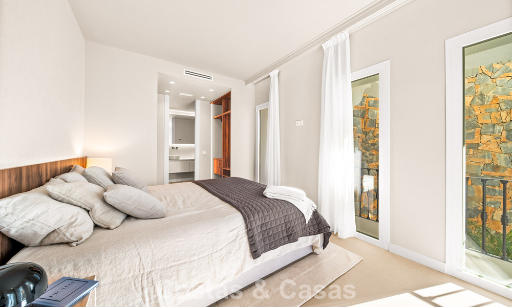 Appartement duplex contemporain rénové, à vendre avec vue sur les terrains de golf à La Quinta, Marbella - Benahavís 790463