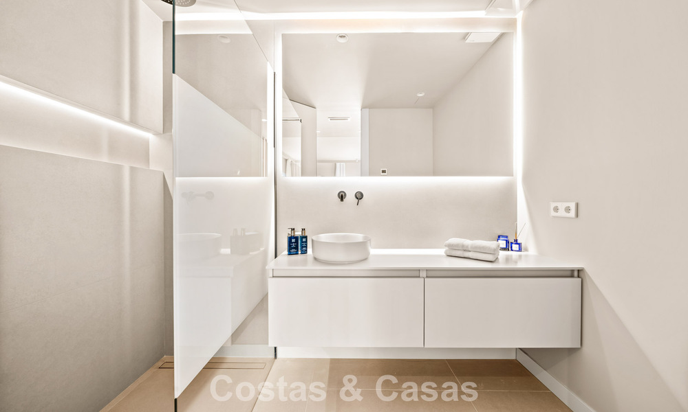 Appartement duplex contemporain rénové, à vendre avec vue sur les terrains de golf à La Quinta, Marbella - Benahavís 790465