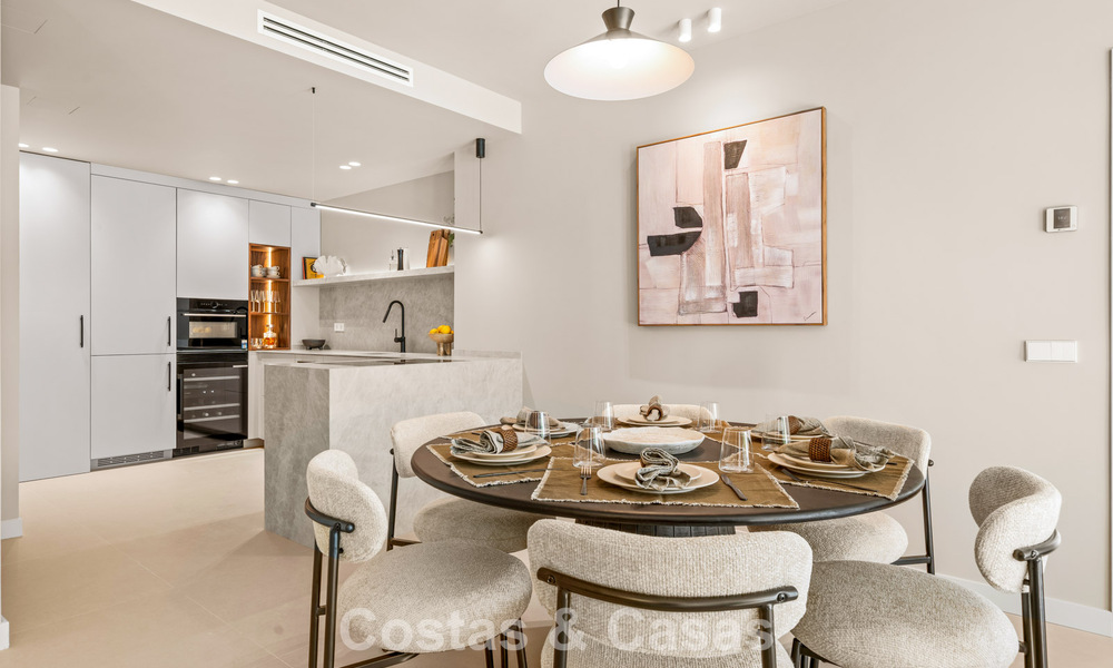 Appartement duplex contemporain rénové, à vendre avec vue sur les terrains de golf à La Quinta, Marbella - Benahavís 790469