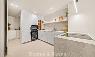 Appartement duplex contemporain rénové, à vendre avec vue sur les terrains de golf à La Quinta, Marbella - Benahavís 790472 