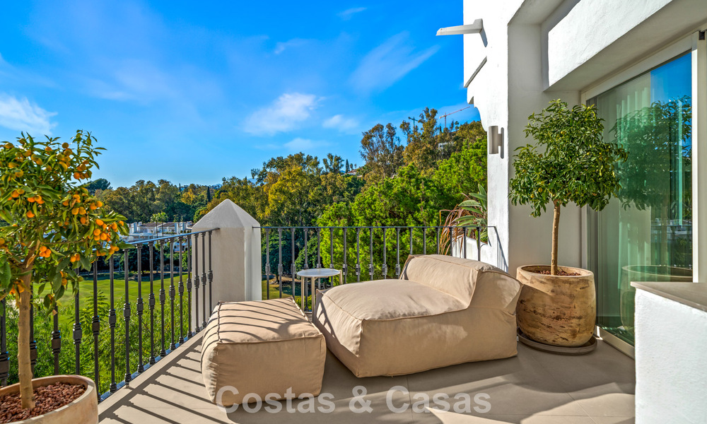 Appartement duplex contemporain rénové, à vendre avec vue sur les terrains de golf à La Quinta, Marbella - Benahavís 790475