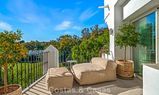 Appartement duplex contemporain rénové, à vendre avec vue sur les terrains de golf à La Quinta, Marbella - Benahavís 790475 