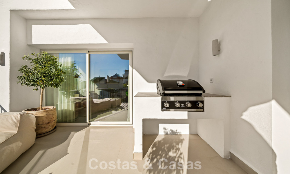 Appartement duplex contemporain rénové, à vendre avec vue sur les terrains de golf à La Quinta, Marbella - Benahavís 790476