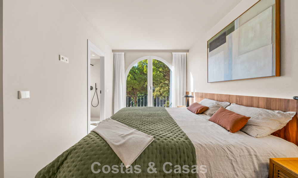 Appartement duplex contemporain rénové, à vendre avec vue sur les terrains de golf à La Quinta, Marbella - Benahavís 790477