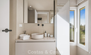 Appartement duplex contemporain rénové, à vendre avec vue sur les terrains de golf à La Quinta, Marbella - Benahavís 790480 