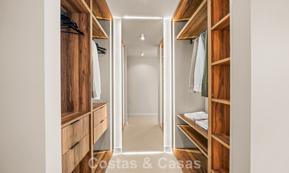 Appartement duplex contemporain rénové, à vendre avec vue sur les terrains de golf à La Quinta, Marbella - Benahavís 790482