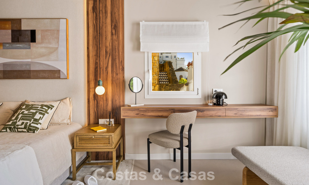 Appartement duplex contemporain rénové, à vendre avec vue sur les terrains de golf à La Quinta, Marbella - Benahavís 790489