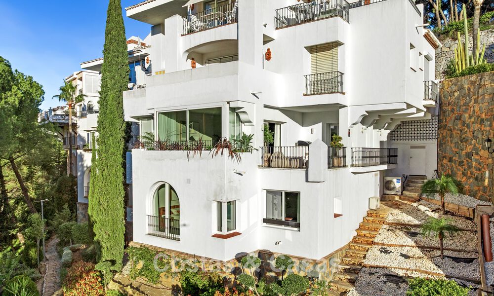 Appartement duplex contemporain rénové, à vendre avec vue sur les terrains de golf à La Quinta, Marbella - Benahavís 790497