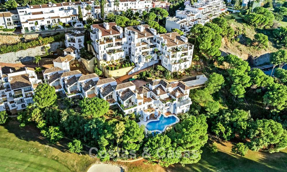 Appartement duplex contemporain rénové, à vendre avec vue sur les terrains de golf à La Quinta, Marbella - Benahavís 790499