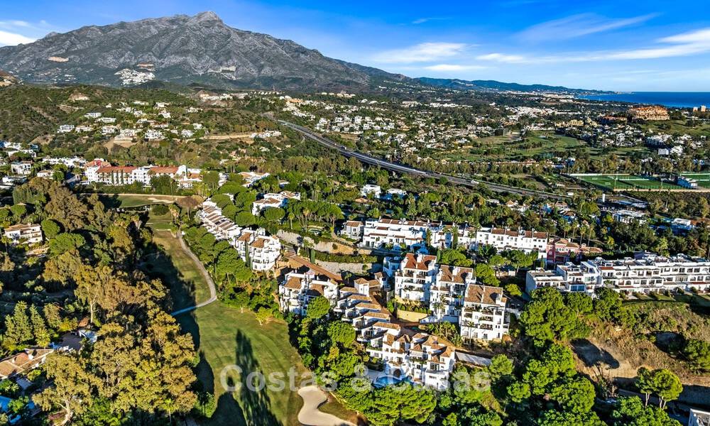 Appartement duplex contemporain rénové, à vendre avec vue sur les terrains de golf à La Quinta, Marbella - Benahavís 790500