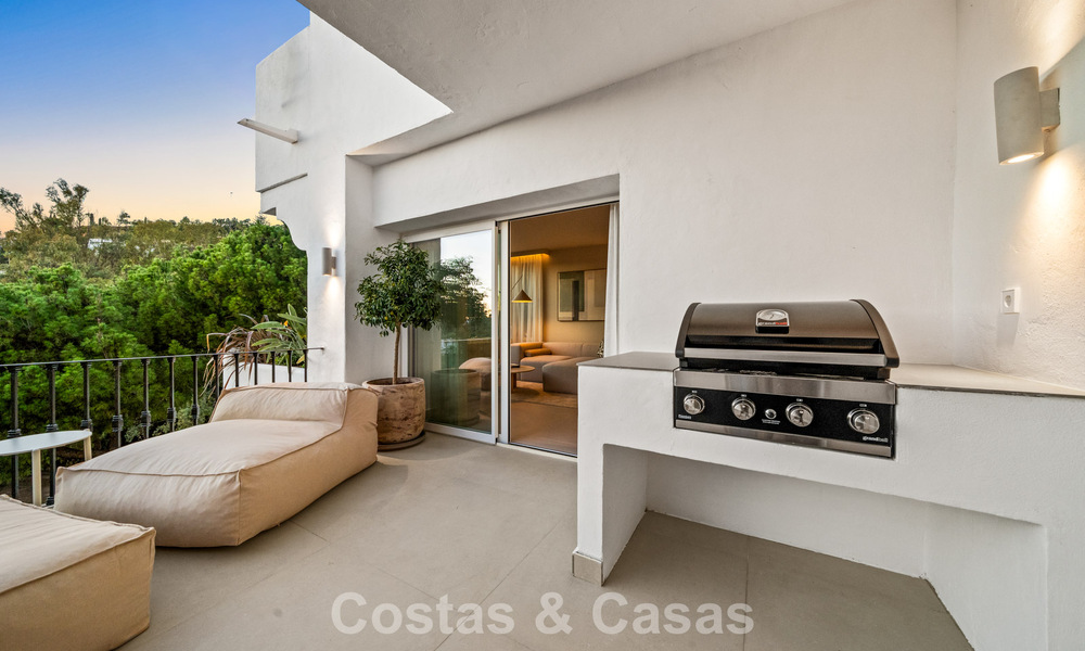 Appartement duplex contemporain rénové, à vendre avec vue sur les terrains de golf à La Quinta, Marbella - Benahavís 790505