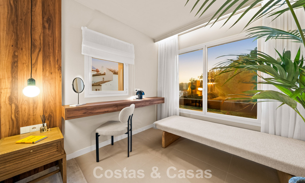 Appartement duplex contemporain rénové, à vendre avec vue sur les terrains de golf à La Quinta, Marbella - Benahavís 790511