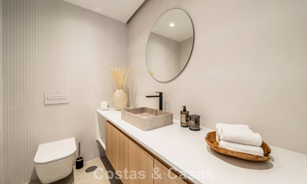 Villa de style méditerranéen moderne à vendre à quelques minutes à pied de la plage et du centre de San Pedro, Marbella 790557