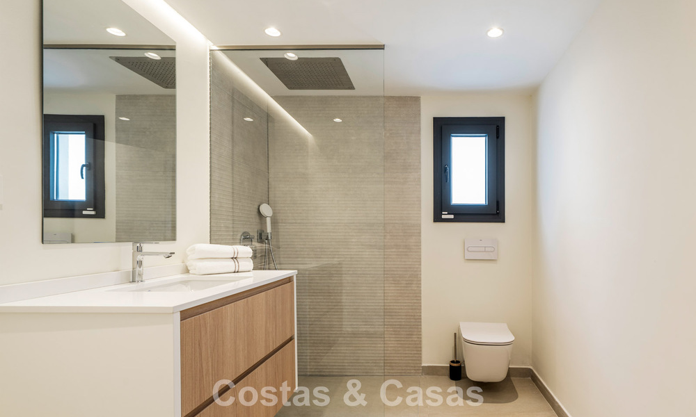 Villa de style méditerranéen moderne à vendre à quelques minutes à pied de la plage et du centre de San Pedro, Marbella 790558