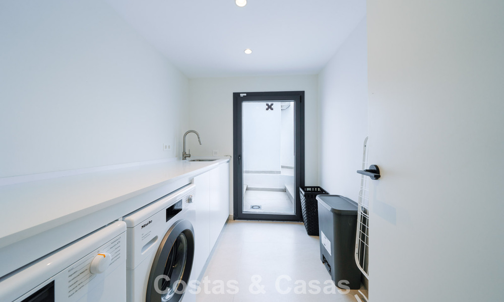 Villa de style méditerranéen moderne à vendre à quelques minutes à pied de la plage et du centre de San Pedro, Marbella 790574