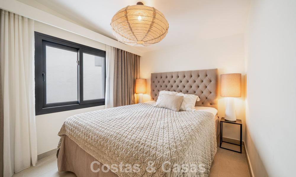 Villa de style méditerranéen moderne à vendre à quelques minutes à pied de la plage et du centre de San Pedro, Marbella 790578