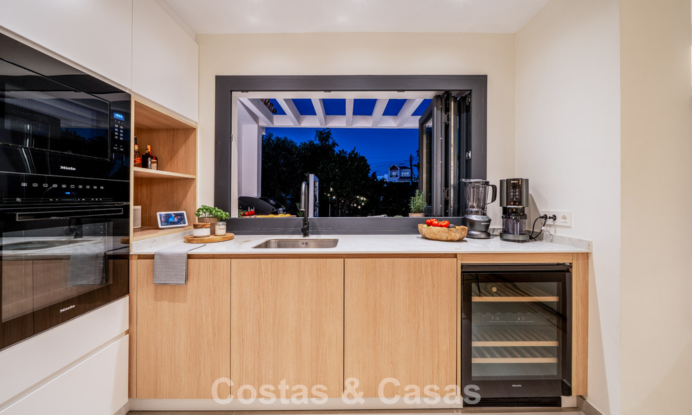 Villa de style méditerranéen moderne à vendre à quelques minutes à pied de la plage et du centre de San Pedro, Marbella 790580