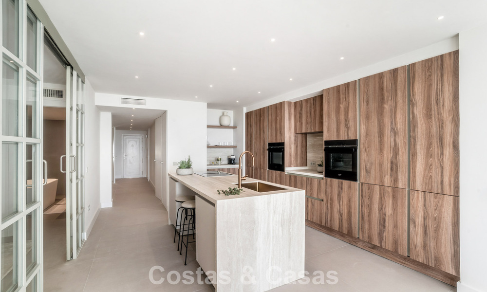 Appartement de 3 chambres rénové de style contemporain à vendre avec piscine et vue sur la mer à Nueva Andalucía, Marbella 790796