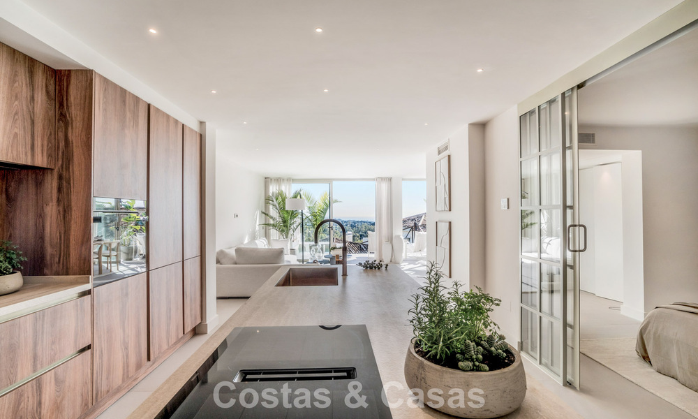 Appartement de 3 chambres rénové de style contemporain à vendre avec piscine et vue sur la mer à Nueva Andalucía, Marbella 790799
