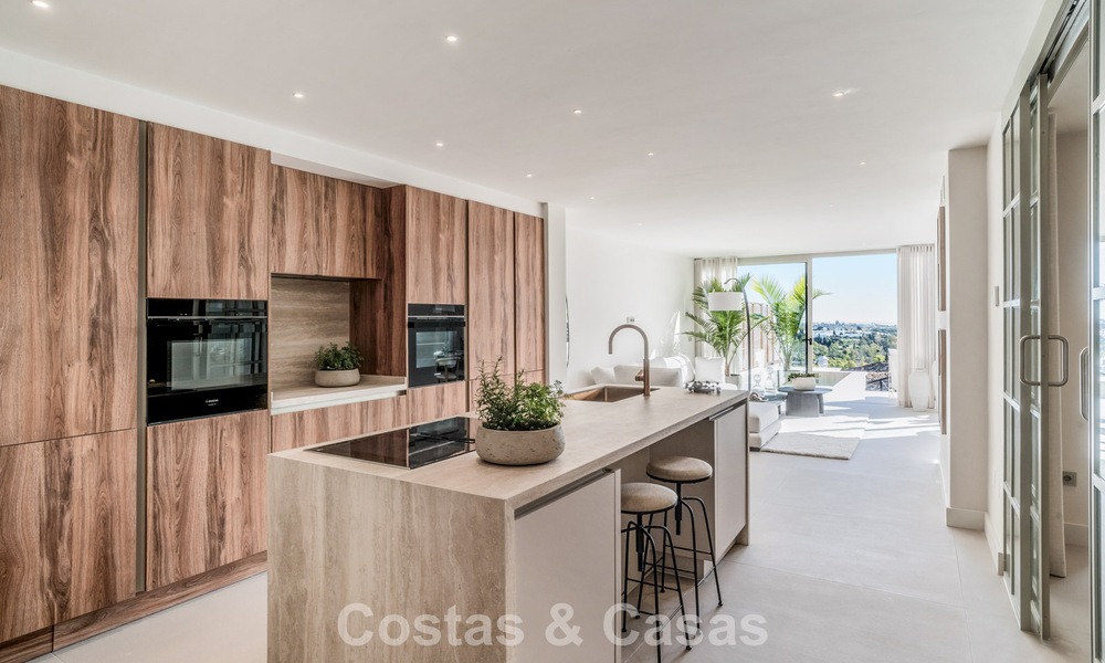 Appartement de 3 chambres rénové de style contemporain à vendre avec piscine et vue sur la mer à Nueva Andalucía, Marbella 790800