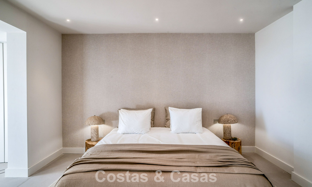 Appartement de 3 chambres rénové de style contemporain à vendre avec piscine et vue sur la mer à Nueva Andalucía, Marbella 790801