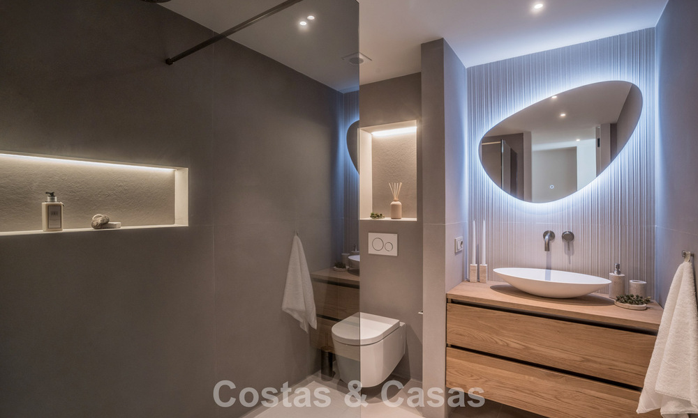Appartement de 3 chambres rénové de style contemporain à vendre avec piscine et vue sur la mer à Nueva Andalucía, Marbella 790806