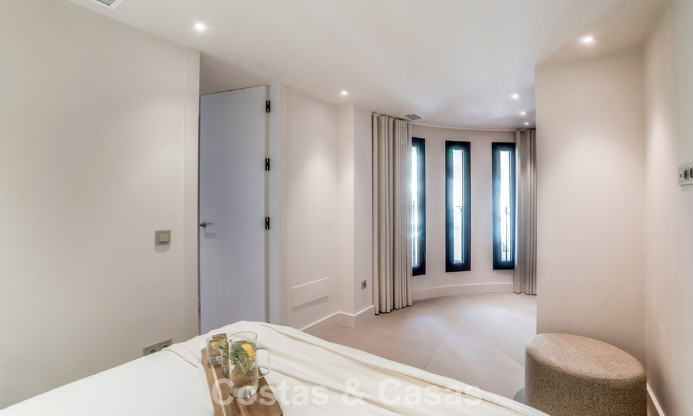 Appartement de 3 chambres rénové de style contemporain à vendre avec piscine et vue sur la mer à Nueva Andalucía, Marbella 790807