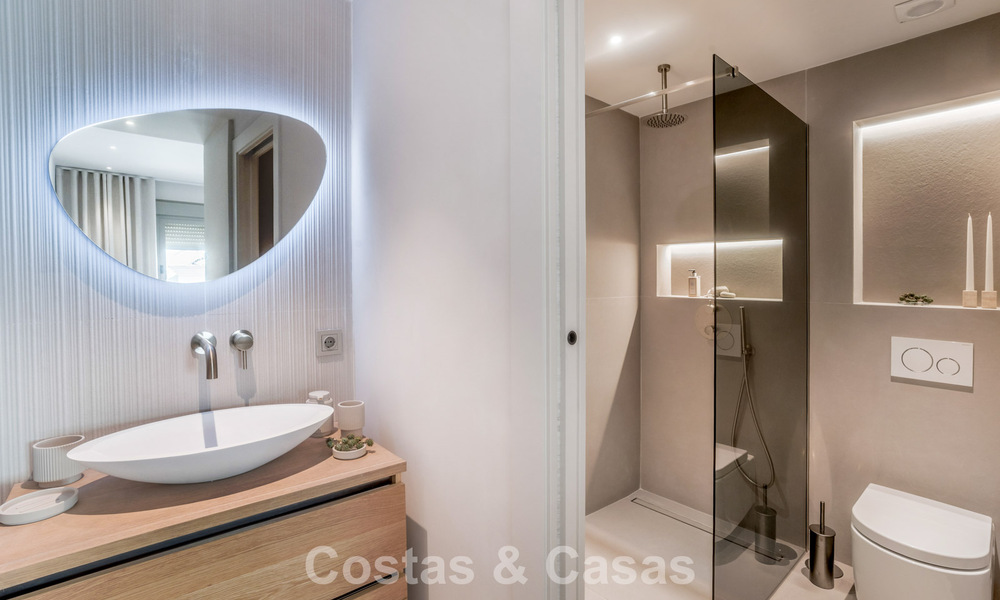 Appartement de 3 chambres rénové de style contemporain à vendre avec piscine et vue sur la mer à Nueva Andalucía, Marbella 790810