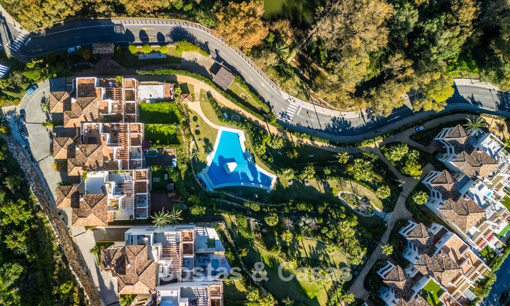 Appartement de 3 chambres rénové de style contemporain à vendre avec piscine et vue sur la mer à Nueva Andalucía, Marbella 790812