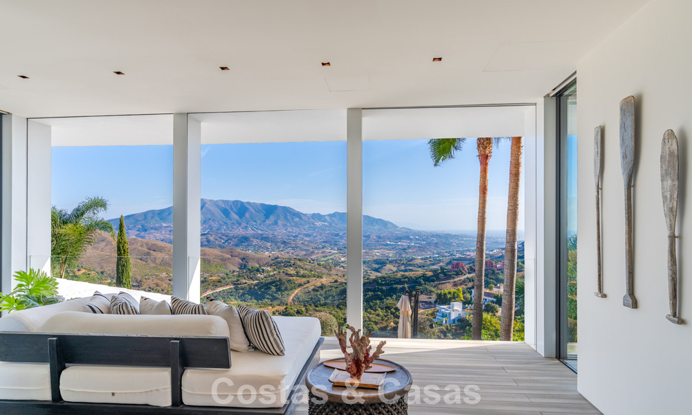 Villa de luxe contemporaine avec vues panoramiques sur la montagne et la mer à vendre dans les collines de Marbella Est 790943