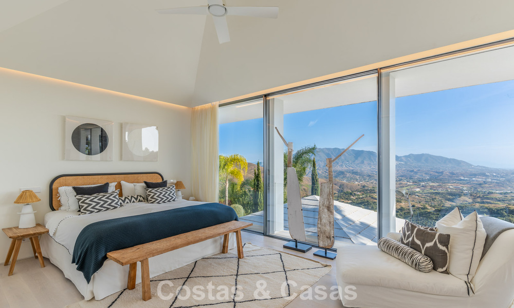 Villa de luxe contemporaine avec vues panoramiques sur la montagne et la mer à vendre dans les collines de Marbella Est 790944