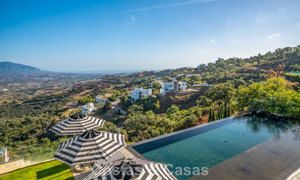 Villa de luxe contemporaine avec vues panoramiques sur la montagne et la mer à vendre dans les collines de Marbella Est 790952