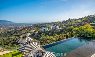 Villa de luxe contemporaine avec vues panoramiques sur la montagne et la mer à vendre dans les collines de Marbella Est 790952 