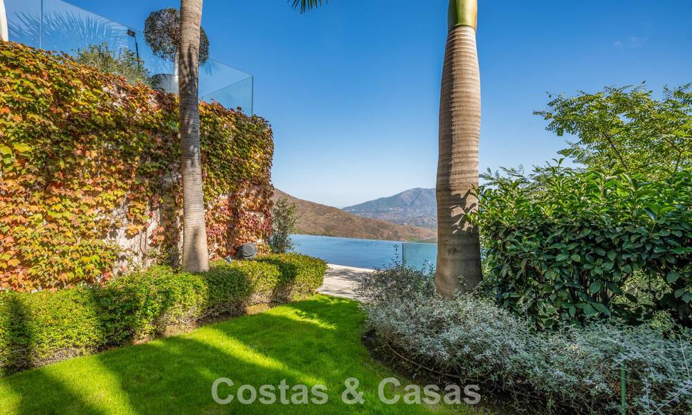 Villa de luxe contemporaine avec vues panoramiques sur la montagne et la mer à vendre dans les collines de Marbella Est 790959