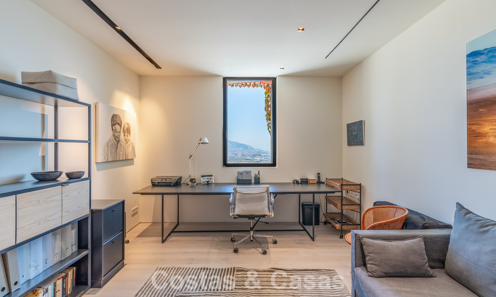 Villa de luxe contemporaine avec vues panoramiques sur la montagne et la mer à vendre dans les collines de Marbella Est 790969