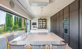 Villa de luxe contemporaine avec vues panoramiques sur la montagne et la mer à vendre dans les collines de Marbella Est 790988 