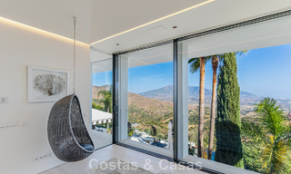 Villa de luxe contemporaine avec vues panoramiques sur la montagne et la mer à vendre dans les collines de Marbella Est 790991 